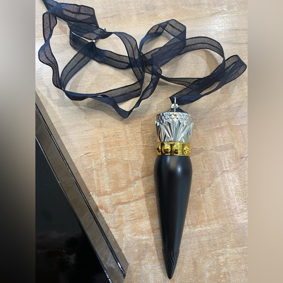 Christian Louboutin Bullet Lipstick 001M velvet red matte lip with box - Picture 9 of 11